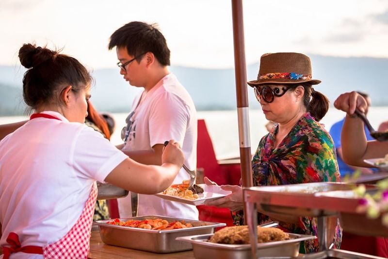 Ko Samui Half-Day Red Baron Yacht Cruise & Sunset - Choeng Mon and the changing light