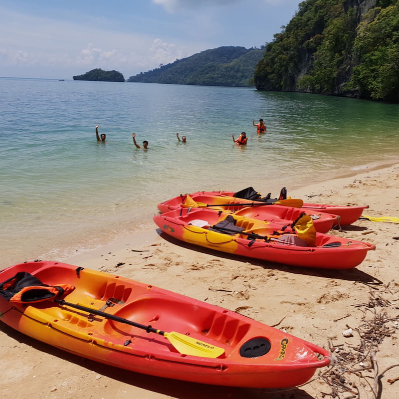 Ko Talabeng & Ghost Cave Island Half-day Caving & Kayaking Tour - Who should choose this Ko Lanta outing?