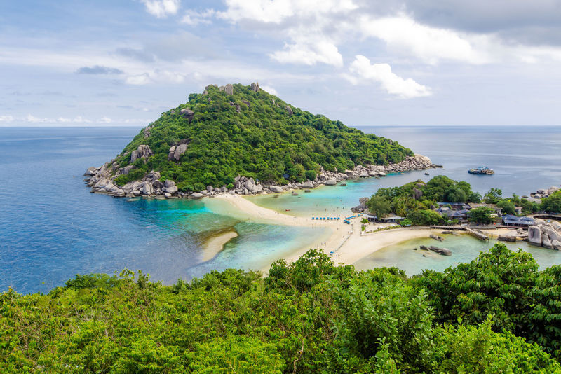 Ko Tao & Nang Yuan Island Full-Day Snorkeling & Island Hopping Tour - Nang Yuan’s beach and busy moments