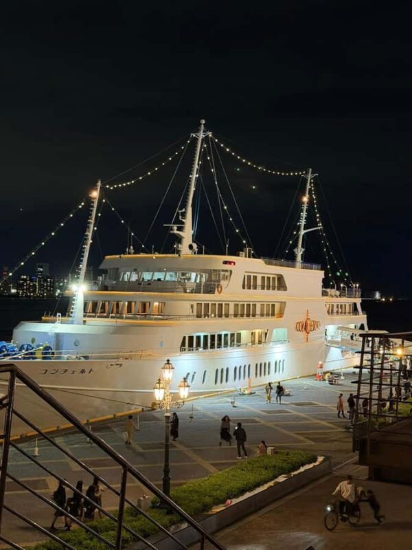 Kobe to Osaka: One night, two cities, endless adventure - Transition to Osaka: Fast Travel and City Vibes