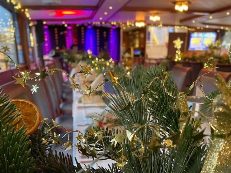 Koblenz: Christmas Boat Tour With Mulled Wine - Stunning Views of Koblenz From the Water