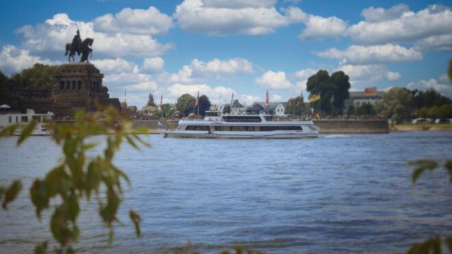 Koblenz: Christmas Boat Tour With Mulled Wine - Sip Mulled Wine and Listen to Christmas Music