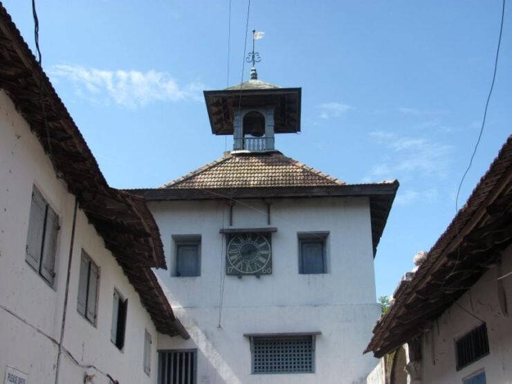 Kochi: Full-Day Private City Tour With Guide and Transfers - Availability and Itinerary
