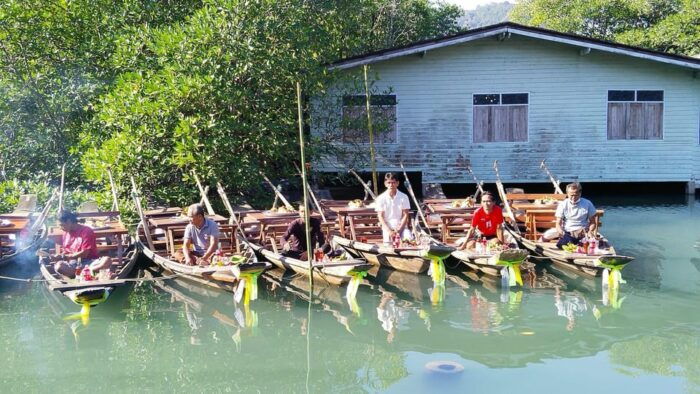 Koh Chang: Mangrove Forest Gondola Tour - Language Capabilities