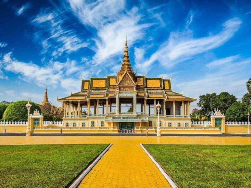 Koh Dach Silk Island and Phnom Penh City Private Day Tour - Discovering Phnom Penh and Koh Dach Silk Island