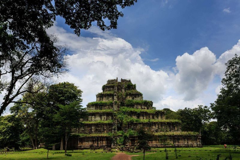 Koh Ker and Beng Mealea Day Tour - The guide can make the long drive worthwhile