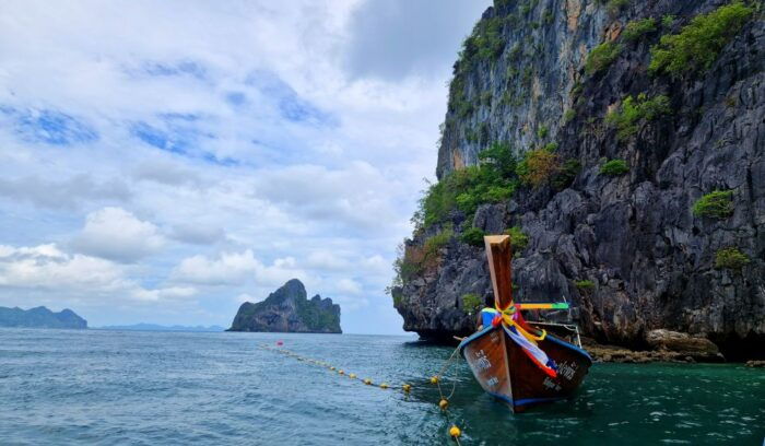 Koh Lanta: Emerald Cave & 4 Islands Snorkel Tour by Longtail - Lunch and Relaxation