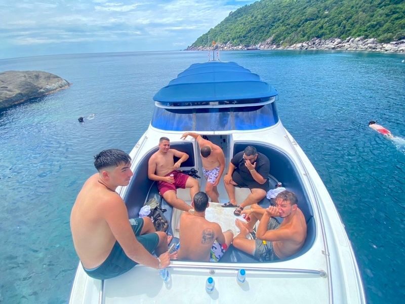 Koh Phangan/Koh Samui: Koh Tao & Nang Yuan Day Tour with Snorkel - Nang Yuan: sandbars, clear water, and a climb