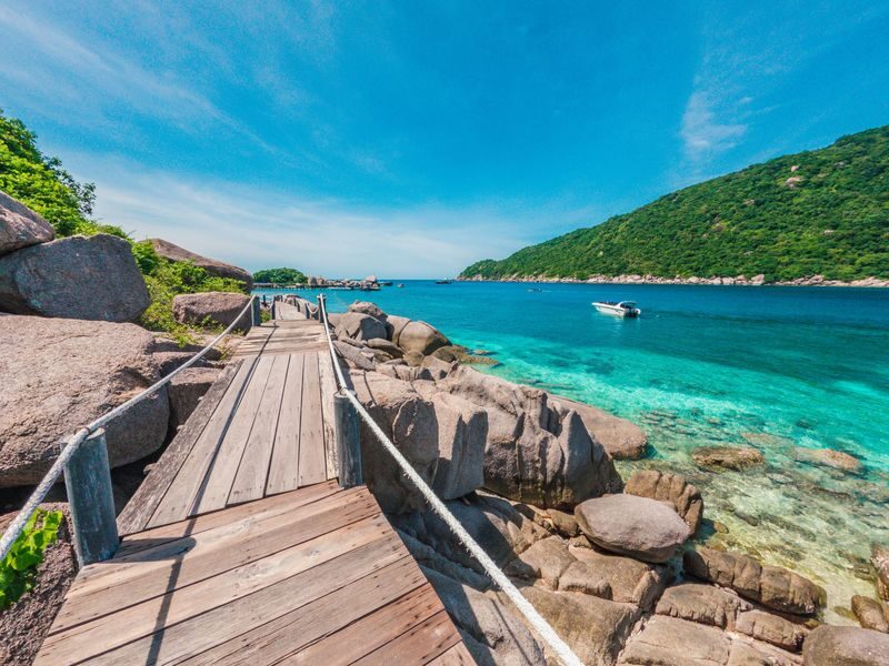 Koh Samui Koh Nangyuan & Koh Tao Full-Day Snorkeling Tour - Lunch on Koh Tao, with time to slow down