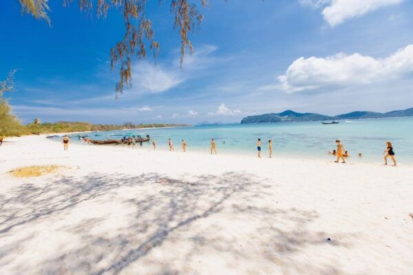 Koh Samui: Pig Island Private Longtail Boat Tour - Visiting Pig Island