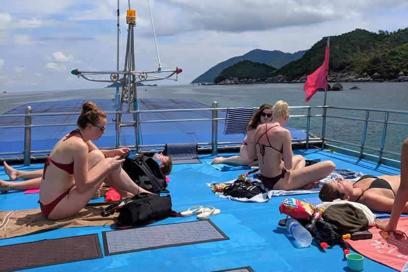 Koh Tao & Koh Nangyuan Half-Day Guided Snorkeling Experience - Lunch aboard the Oxygen