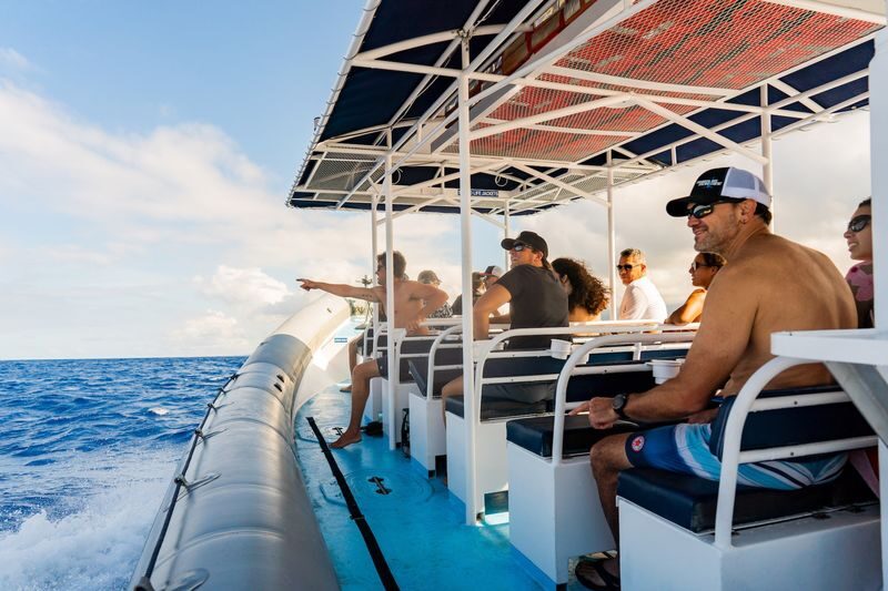 Kona Snorkel Tour | Super-Raft Experience - A fast start from Kailua-Kona