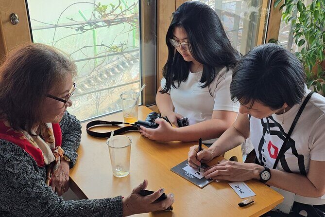 Korean Calligraphy class with Artwork - Exploring the Details of the Calligraphy Class