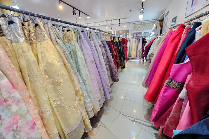 Korean Folk Village & Hanbok Experience & Korean Sauna - Traditional Crafts and Performances