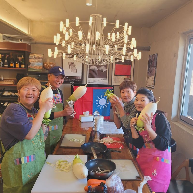 Korean Radish Kimchi (Kkakdugi) Cooking Class in Busan - What the price buys, and what it doesn’t