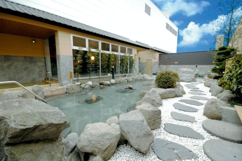 Korona Onsen Natural Hot Spring Experience in Fukuoka - A public bath in a Kitakyushu entertainment complex
