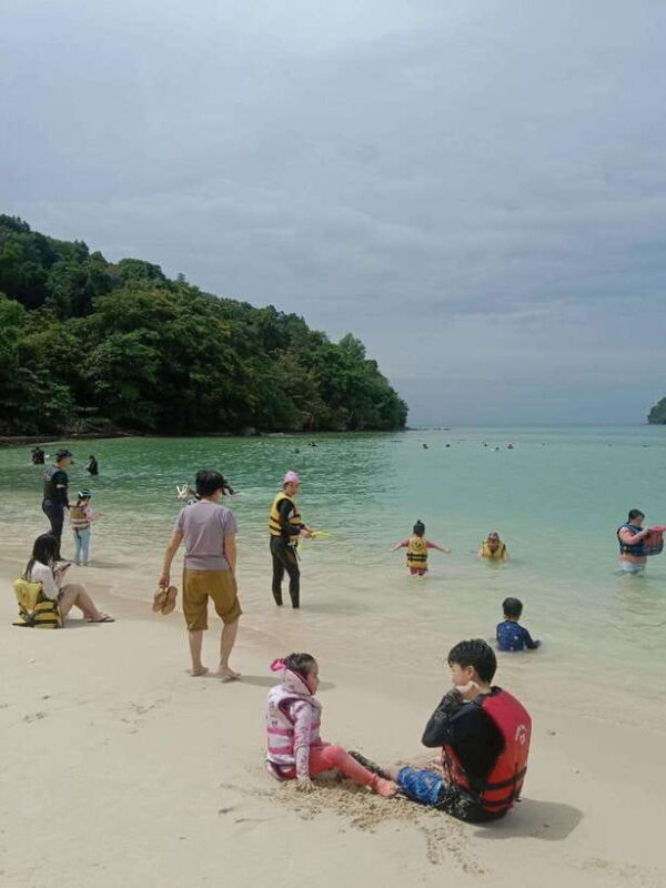 Kota Kinabalu: Manukan & Sapi Islands Snorkeling with Lunch - Assessing the Value and Who It’s For