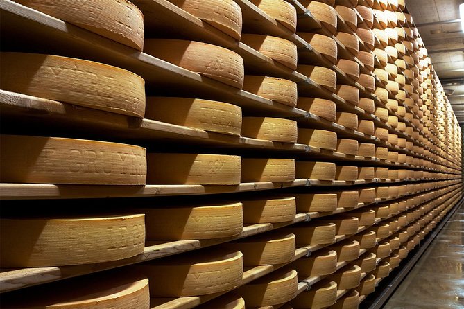 (Kpg350) - Private Tour to Gruyères With Panoramic Golden Train - Mobile Ticket and Language