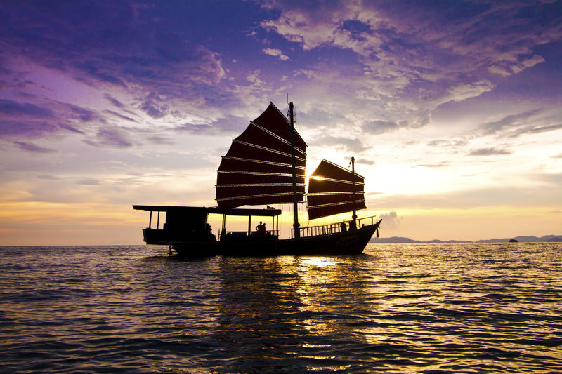 Krabi: 4 Island Sunset Snorkeling Tour + Bioluminescent Night Swim - A comfortable boat makes a difference