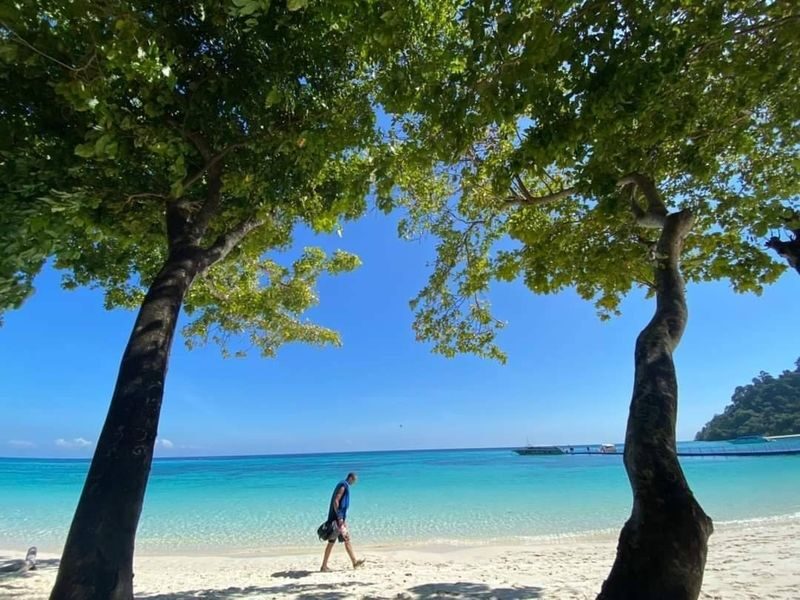 Krabi 4 Islands Half-Day Big Group Longtail Boat Tour - What the day feels like in practice