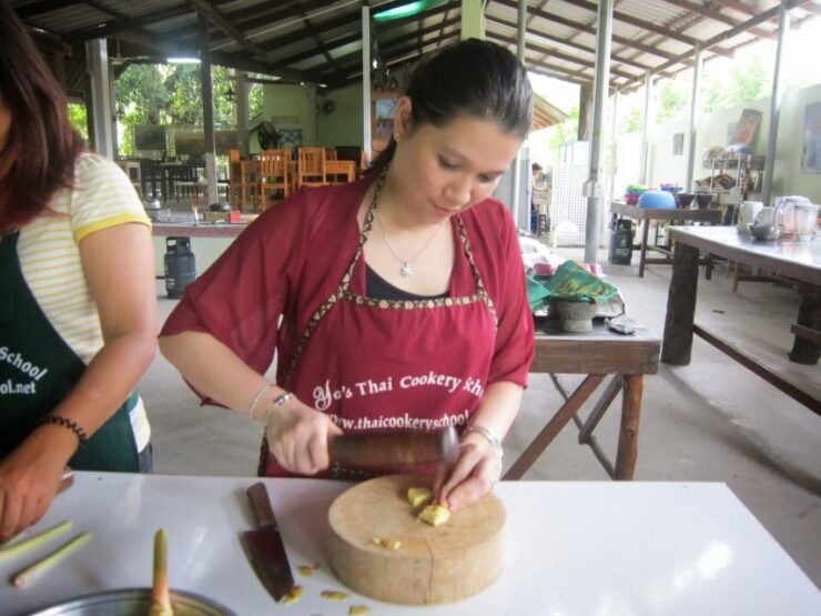 Krabi: Evening Thai Cooking Class at Ya's Cookery - Experience Highlights