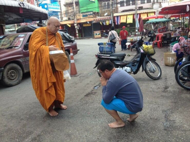 Krabi: Highlights Walking Tour With Buddhist Alms Ceremony - Off-the-Beaten-Path Walking Tour