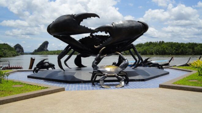Krabi: Highlights Walking Tour With Buddhist Alms Ceremony - Black Crab and Eagle Statues