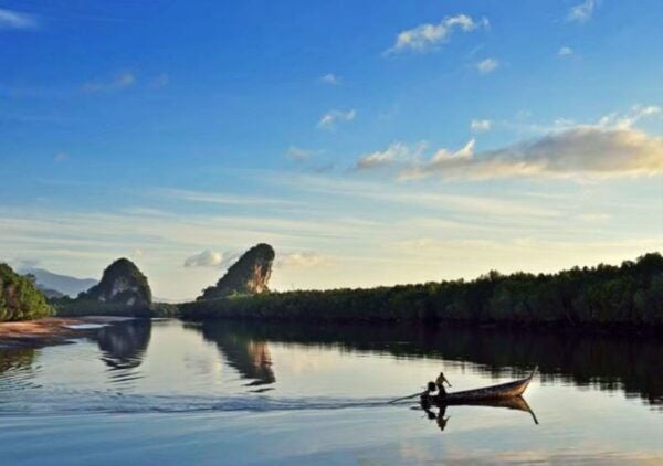 Krabi: Highlights Walking Tour With Buddhist Alms Ceremony - Convenient Pickup Service at Hotels