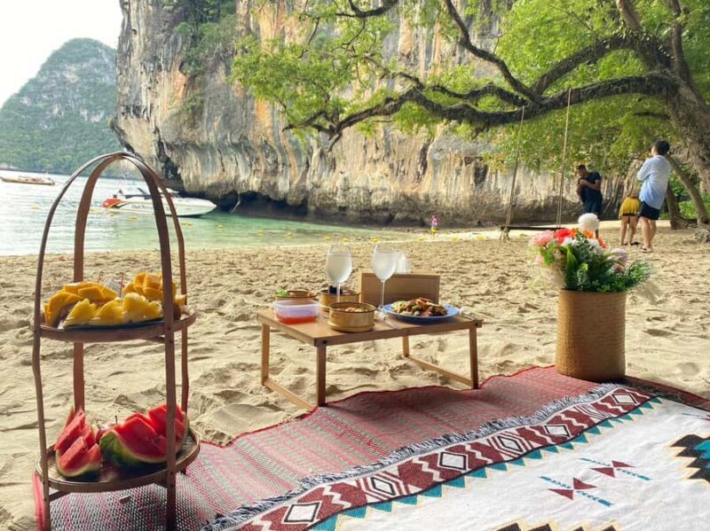 Krabi Hong Island + 4 Island by Luxury Vintage Boat - FAQ