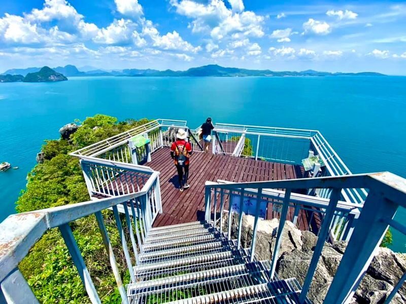 Krabi Hong Island Half-Day Sunset and Bioluminescent Snorkeling Tour - Hong Island rewards a slower visit