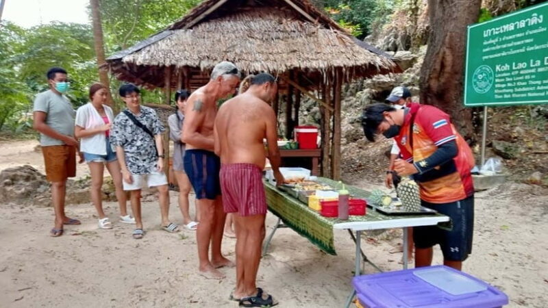 Krabi: Hong Island Longtail Boat & Kayak Tour w Buffet Lunch - Final Thoughts: Who Is This Tour Best For?