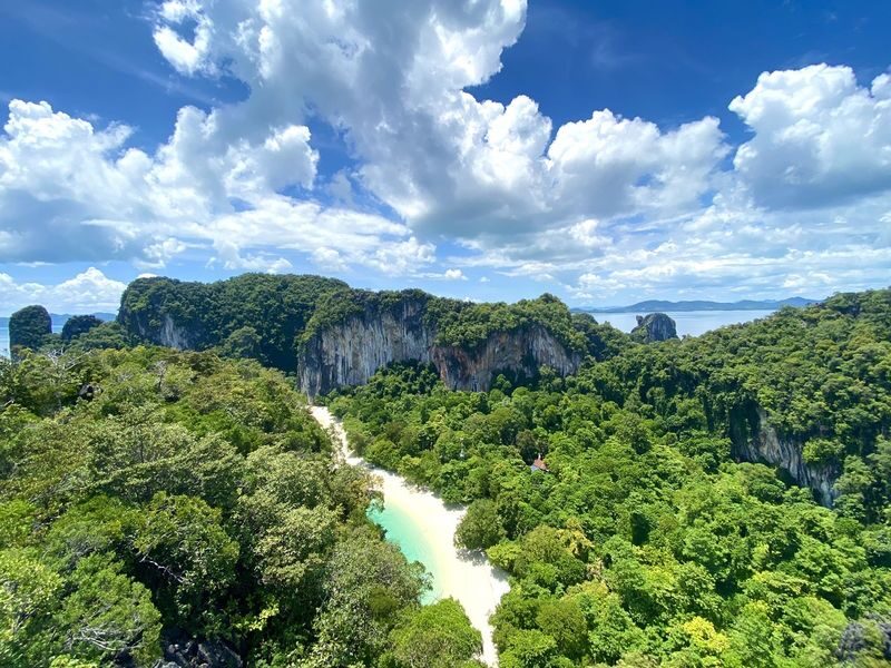 Krabi Hong Island Longtail Boat & Kayaking Tour - Paddling around Hong Island and into the lagoon