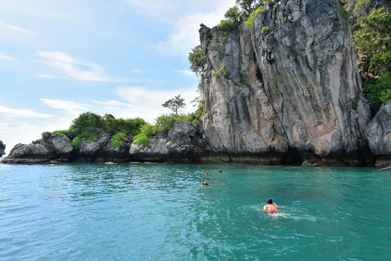 Krabi Nice Sea Snorkeling Tour to Yawasam & Talu Island - The slow return past Railay