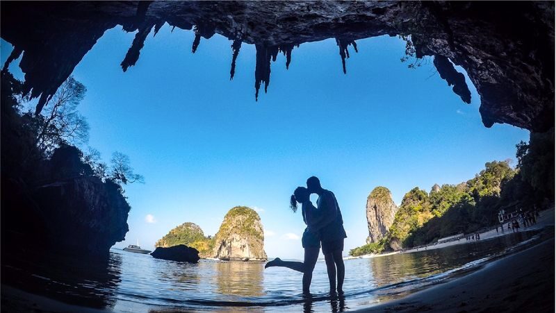Krabi: Phi Phi and 4 Islands Day Tour by Speedboat - A five-island day, not a slow island escape