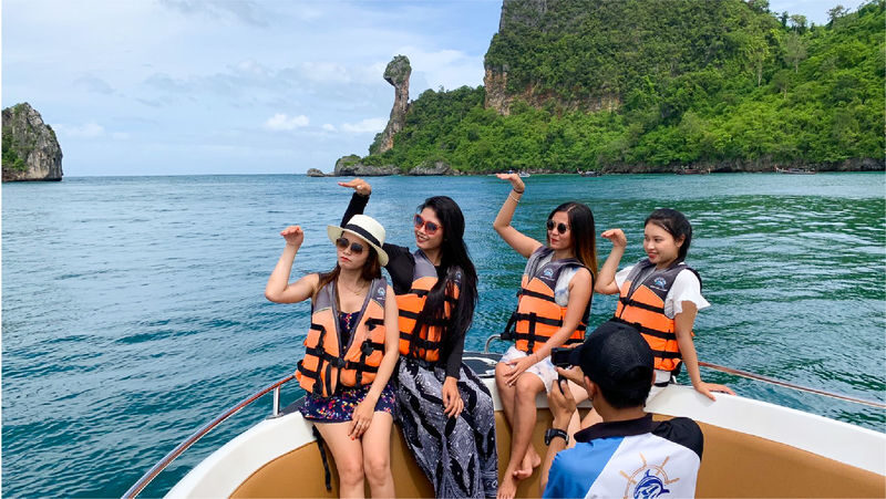 Krabi: Phi Phi and 4 Islands Day Tour by Speedboat - Food, drinks, and the small comforts