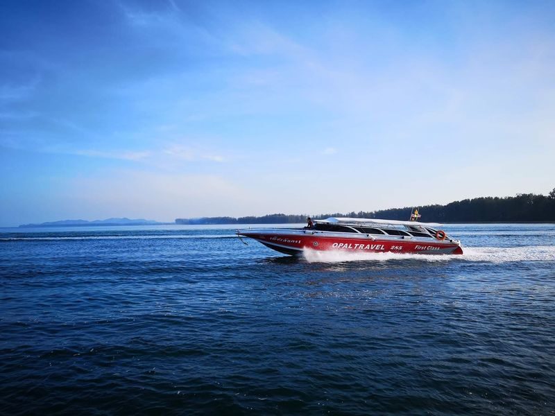 Krabi Phi Phi Islands Half-Day Speedboat Tour - Pileh Lagoon’s cliffs and emerald water