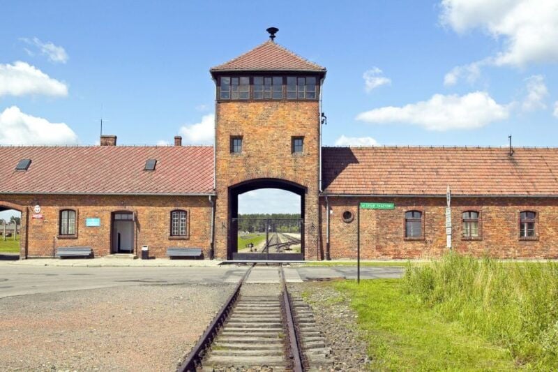Krakow: Auschwitz-Birkenau and Salt Mine Guided Tour - What Makes This Tour Stand Out?