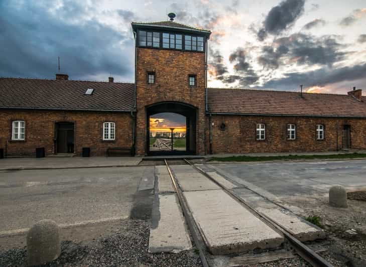 Krakow: Auschwitz-Birkenau Guided Tour With Pickup & Lunch - Inclusions and Transportation