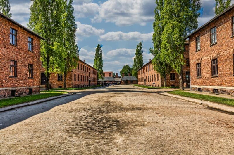 Krakow Auschwitz-Birkenau Memorial Guided Tour Meeting Point - Discover the Power of History with the Krakow Auschwitz-Birkenau Guided Tour