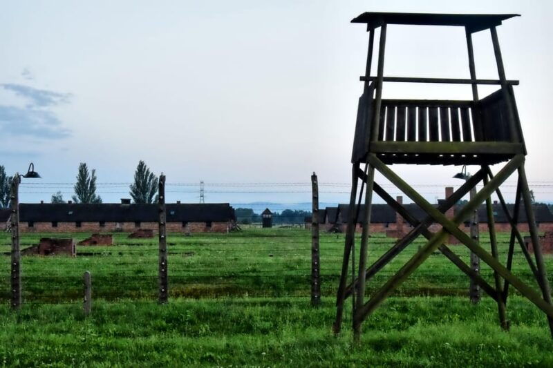 Kraków: Auschwitz-Birkenau Private Tour & Transportation - Good To Know
