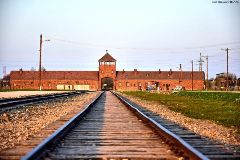 Kraków: Auschwitz-Birkenau Private Tour & Transportation - Who Should Consider This Tour?