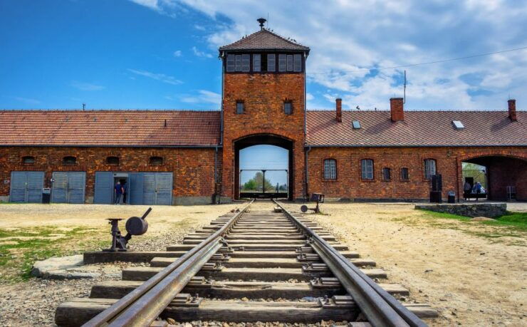 Krakow: Auschwitz Guided Tour With Optional Lunch and Pickup - Itinerary Details and Break Times