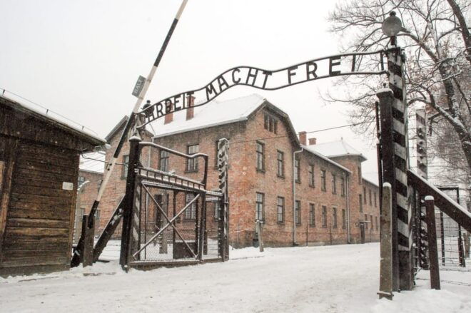 Krakow: Auschwitz & Wieliczka Salt Mine Guided Day Tour - Wieliczka Salt Mine Tour