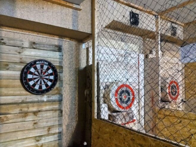 Krakow: Axe Throwing Fun - Instructor Guidance