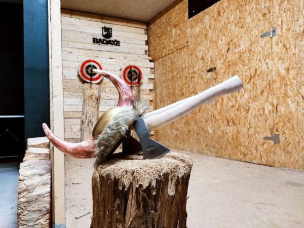 Krakow: Axe Throwing Fun - Competitive Axe Throwing