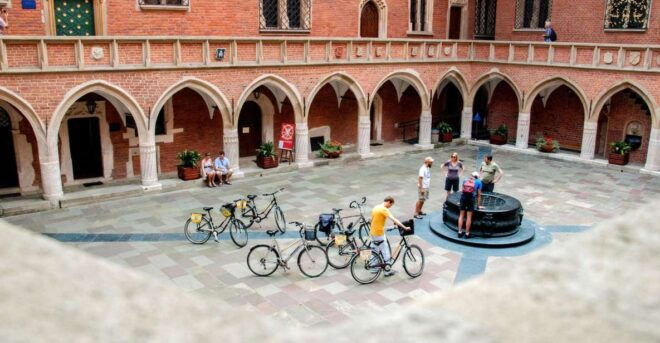 Krakow: Bike Tour of Old Town, Jewish Quarter and the Ghetto - Included Services