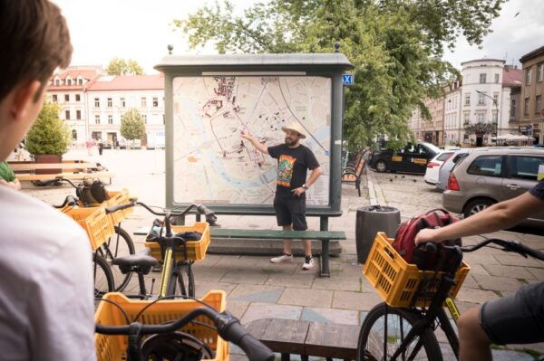Krakow: Bike Tour of Old Town, Jewish Quarter and the Ghetto - Taking in Krakows Rich History