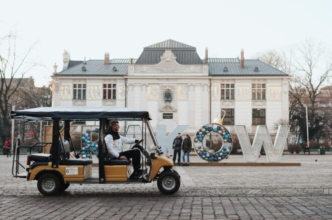 Krakow: City Sightseeing Tour by Golf Cart - Significant Attractions