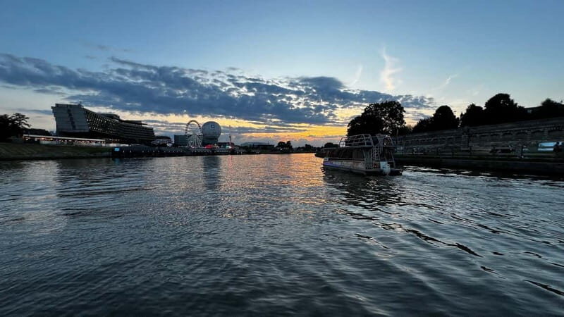 Krakow: Day or Night Vistula River Cruise with Audio Guide - Exploring Krakow from the Vistula: What to Expect