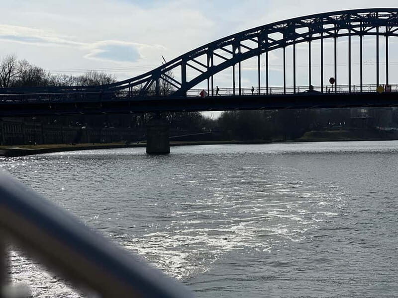 Krakow: Day or Night Vistula River Cruise with Audio Guide - The Experience in Practice